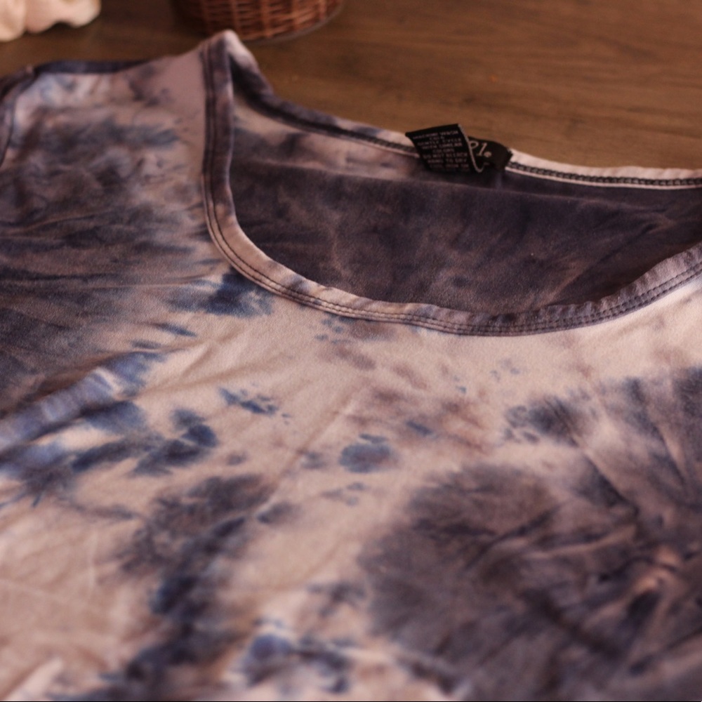 Cute blue and white tie dye shirt. Also has tie at the bottom for a cuter look.